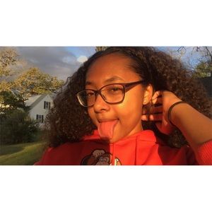 Meet your Posher, Denaia